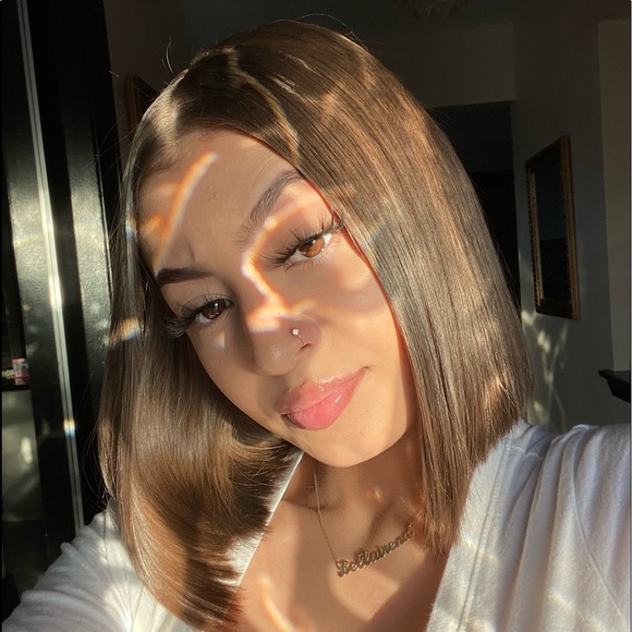 bella_deharo